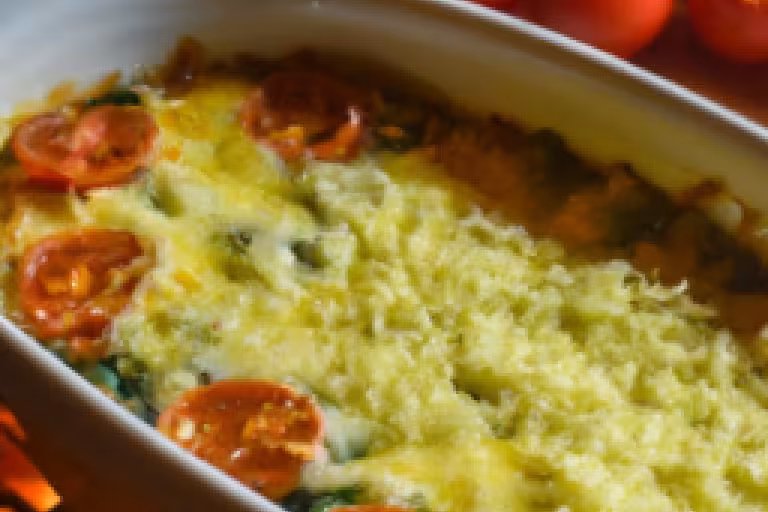 Low-Carb Spinach, Tomato, and Cheddar Cheese Bake